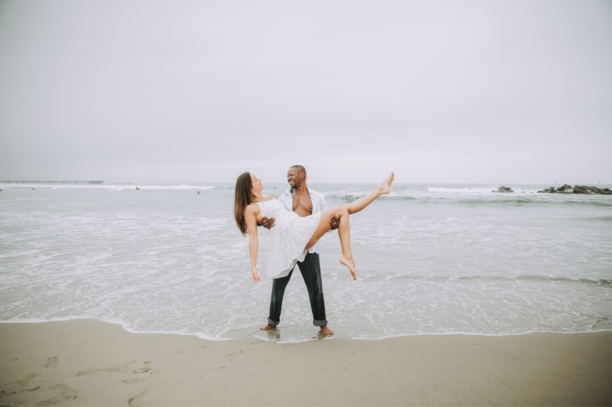Couple's beach photoshoot | Couples beach photography, Beach photo session, Pre  wedding photoshoot beach
